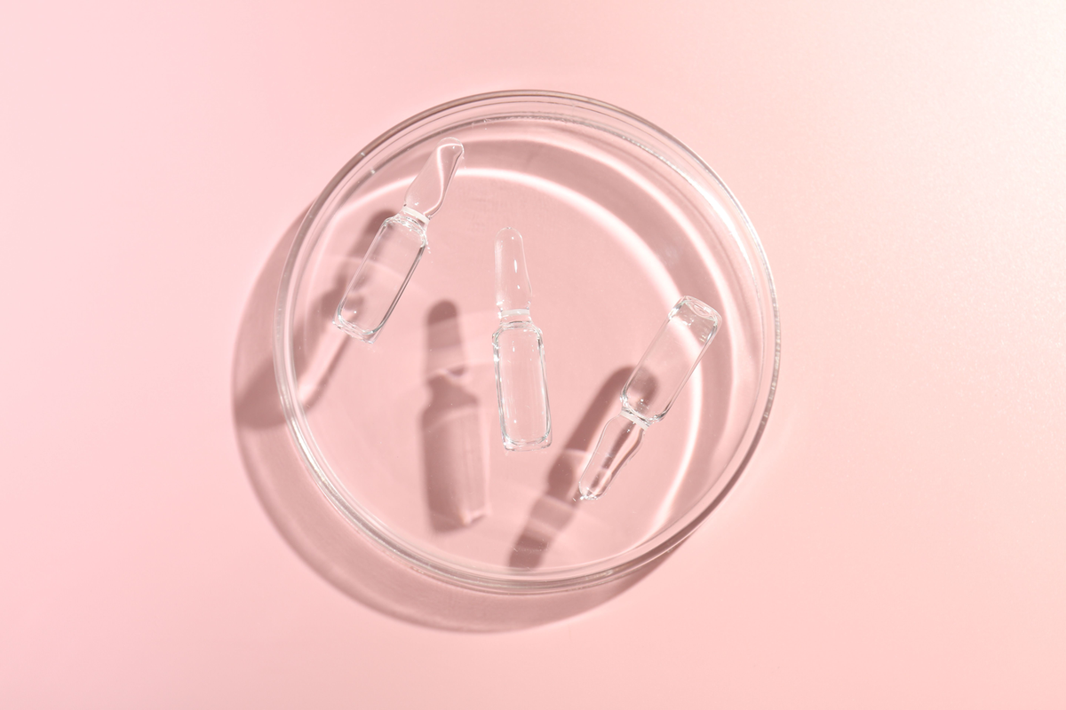 Peptide gehören zu den wichtigsten Wirkstoffen moderner Anti-Aging-Pflege und lassen sich vielseitig mit anderen Inhaltsstoffen kombinieren.