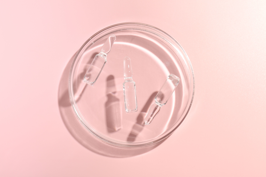 Peptide gehören zu den wichtigsten Wirkstoffen moderner Anti-Aging-Pflege und lassen sich vielseitig mit anderen Inhaltsstoffen kombinieren.