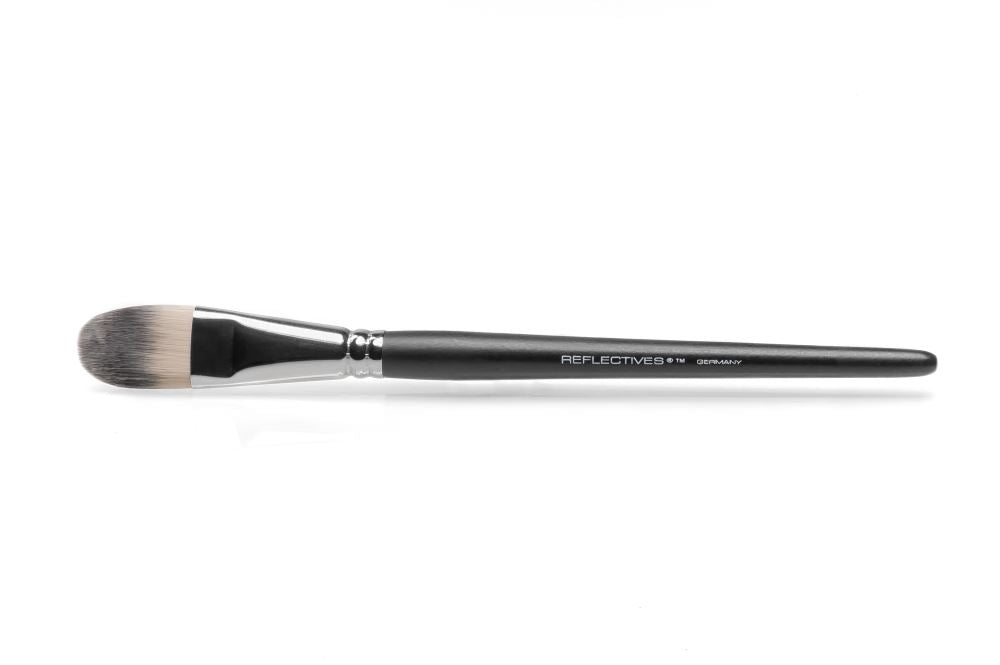 REFLECTIVES Concealer-Pinsel Groß und Breit für präzisen Concealer-Auftrag