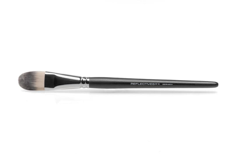 REFLECTIVES Concealer-Pinsel Groß und Breit für präzisen Concealer-Auftrag